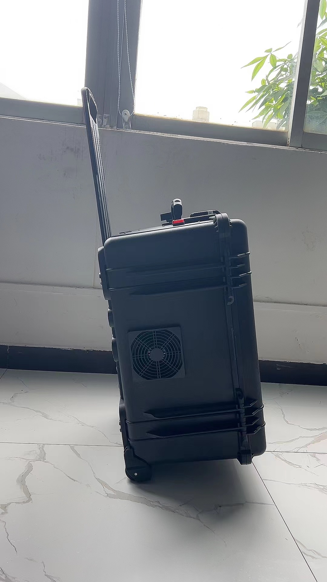 浔阳手拉箱型移动通信干扰器